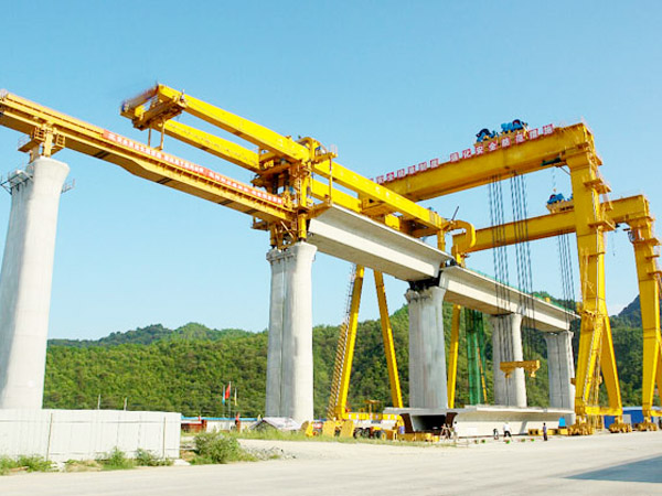 提梁機(jī)門(mén)式起重機(jī)